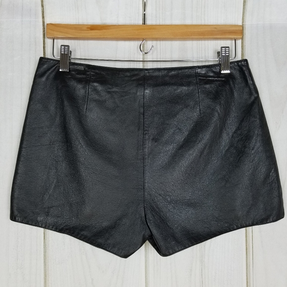 Wilsons Leather Pelle Studio Black Leather Shorts Mid Rise Waist - Picture 2 of 7